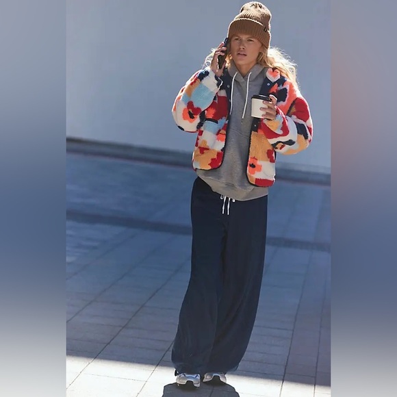 NWT FREE PEOPLE MOVEMENT Hit The Slopes Printed Fleece Jacket | Coral Carpet - Picture 3 of 11